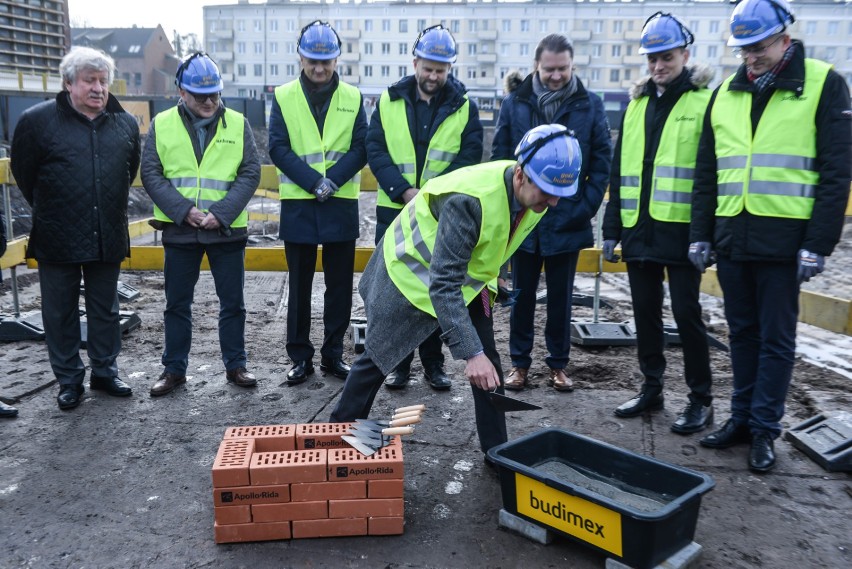 Nie będzie "dziury wstydu" w Gdańsku. Inwestor rusza z pracami budowlanymi [ZDJĘCIA]