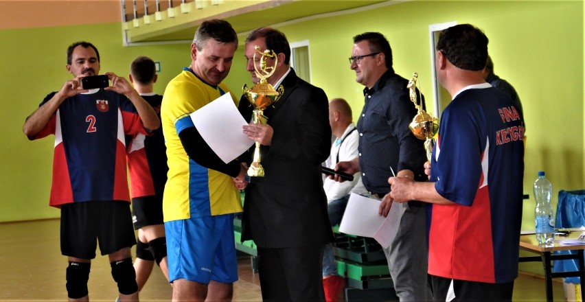 Oddziały mistrzostwa sportowego przy I LO w Opocznie. Powiat podpisał umowę z Klubem Sportowym Volley Żelazny [FOTO]