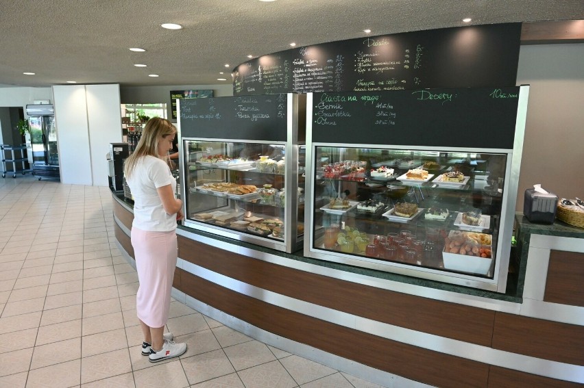 Nowa restauracja w "Okrąglaku" otwarta. Zobaczcie, co i za ile można zjeść w budynku Świętokrzyskiego Urzędu Wojewódzkiego w Kielcach 