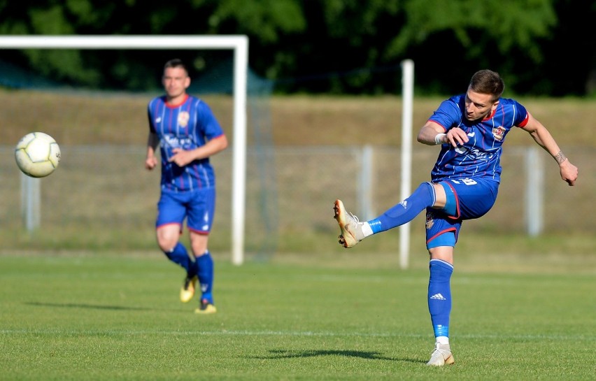 4 liga. Polonia Przemyśl rozbiła na koniec sezonu Lechię Sędziszów Małopolski 4:1. Ostatni mecz Grzegorza Gielarowskiego [ZDJĘCIA]