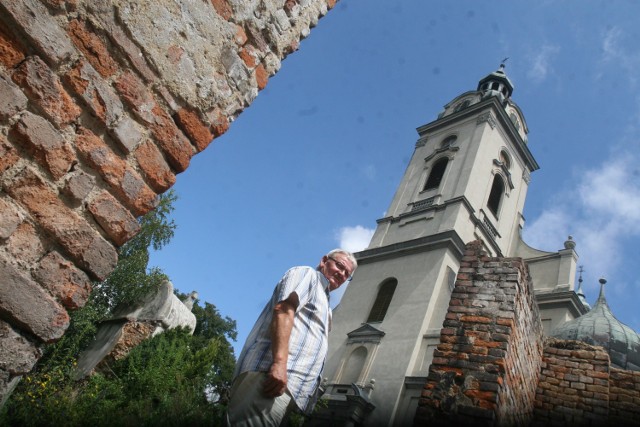 Krzanowice: Pod kościołem św. Wacława umacniają skarpę, kaplica nie runie