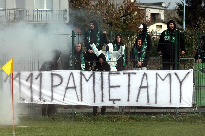 Mecze Miedzi II Legnica rozgrywane są na boisku przy ulicy Okrężnej