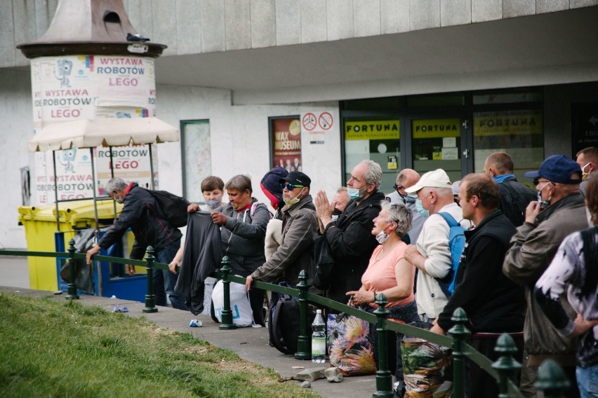 Akcja higiena, czyli pomoc bezdomnym w okresie epidemii koronawirusa [ZDJĘCIA]