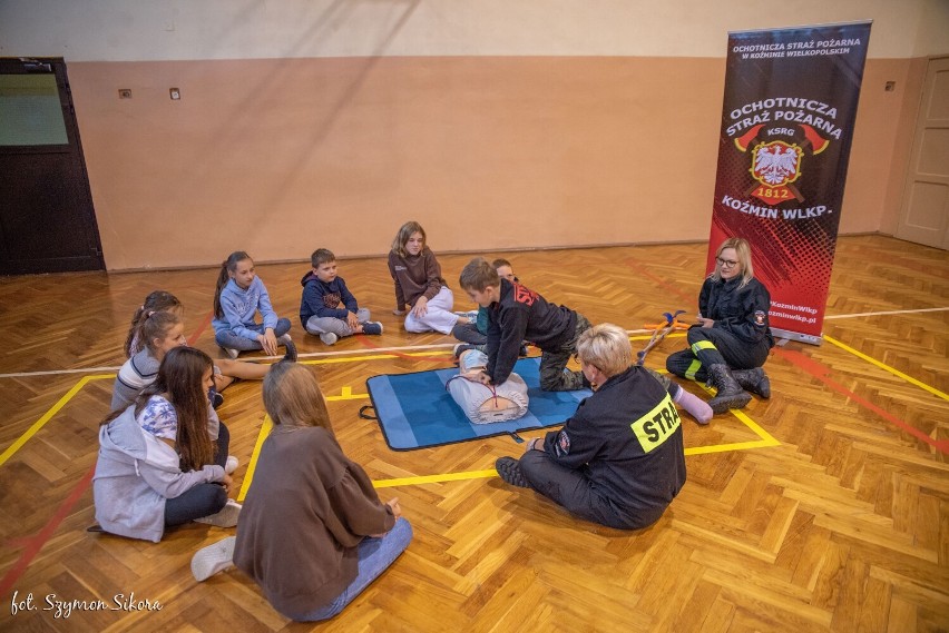 Koźmin Wlkp: Klub Młodego Ratownika rozpoczął działalność po przerwie. Zajęcia prowadzone przez strażaków z OSP cieszą się popularnością 