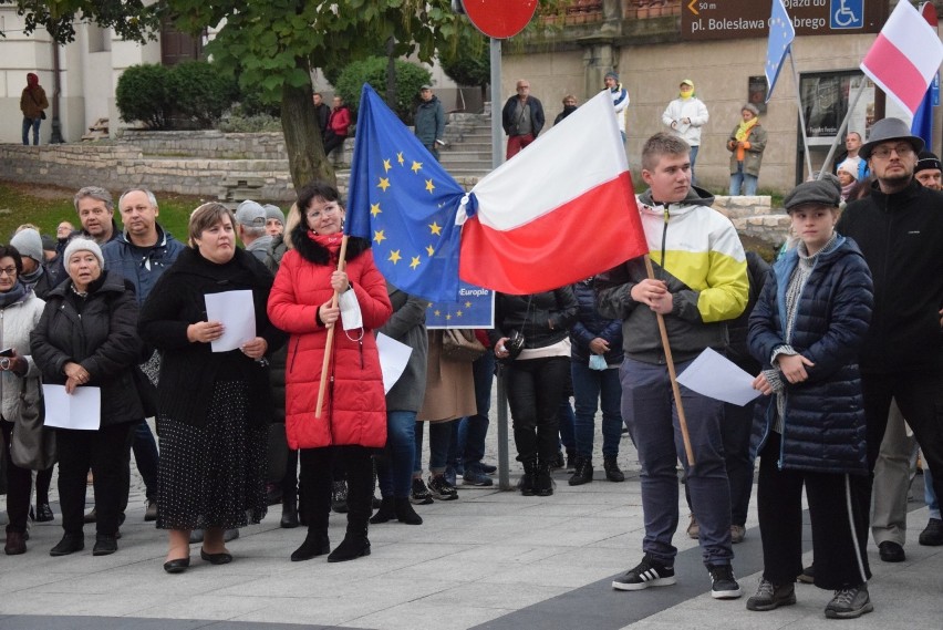 Manifestacja w Bielslu-Białej przeciwko wyrokowi Trybunału...