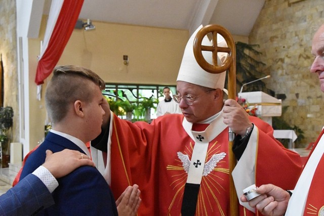 Bierzmowanie i wizytacja kanoniczna w parafii NMP Matko Kościoła i Św. Barbary na os. Dolnośląskim w Bełchatowie