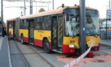 Zderzenie autobusu z tramwajem na ul. Łagiewnickiej w Łodzi