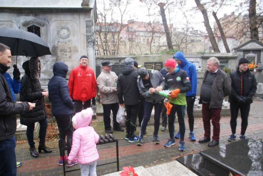 Przyjaciele Adama Mariana Walczaka biegli z Wysocka na jego...