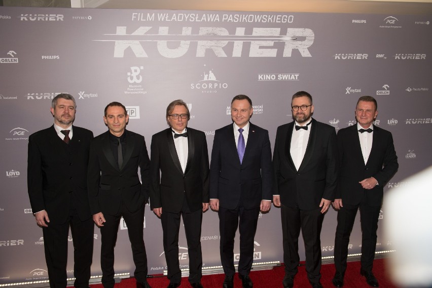 Premiera filmu "Kurier". Philippe Tłokiński, Tomasz Schuchardt i Krzysztof Zalewski na czerwonym dywanie [ZDJĘCIA, WIDEO]