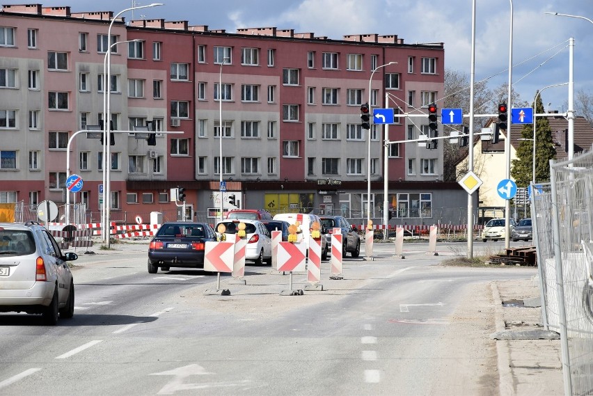 Centrum przesiadkowe Opole Wschodnie. Skrzyżowanie ulicy...