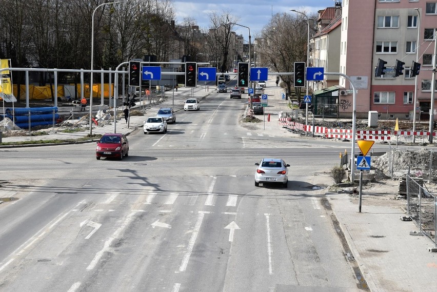 Centrum przesiadkowe Opole Wschodnie. Skrzyżowanie ulicy...