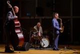 Tarnów. Koncert finałowy 13th Jazz Contest. W sali koncertowej Zespołu Szkół Muzycznych wystąpiło trio John’a Engelsa [ZDJĘCIA]