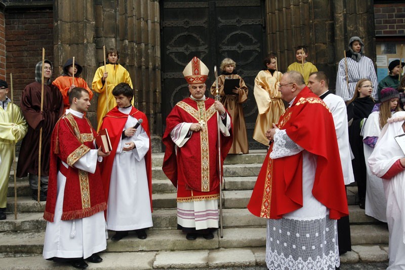 Legnica: Niedziela Palmowa w Katedrze(ZDJĘCIA)