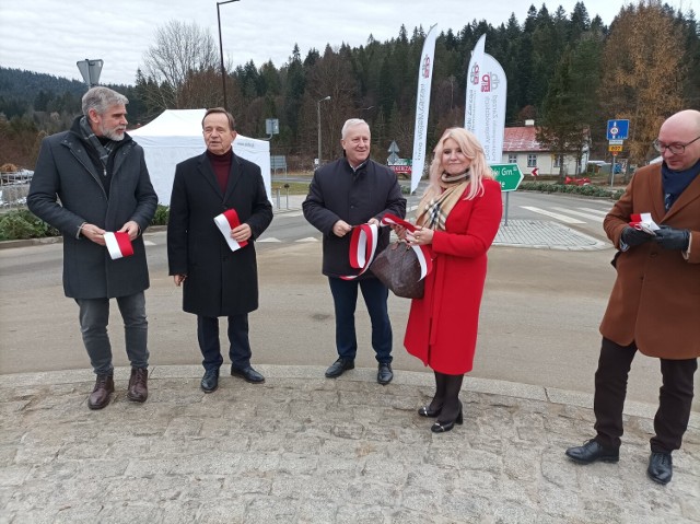 Władze wojewódzkie nie szczędzą pieniędzy na inwestycje drogowe w Bieszczadach, w tym w gminie Cisna, ale nie wszystkie projekty są akceptowane przez mieszkańców