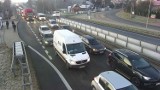 Wypadek na zakopiance w Głogoczowie. Zderzenie dwóch samochodów osobowych. Jedna osoba ranna