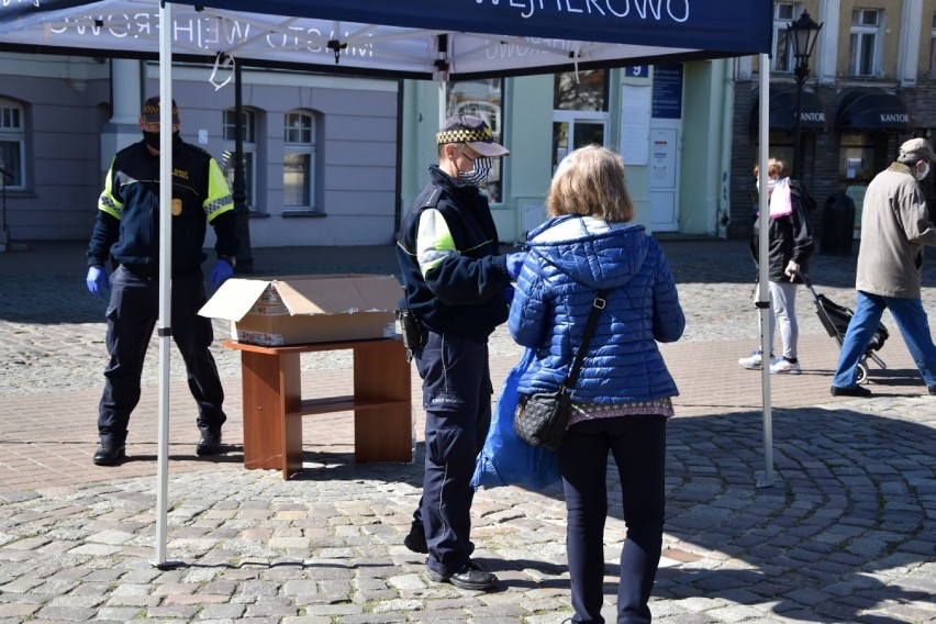 Wejherowo. Seniorzy otrzymali bezpłatne maseczki| ZDJĘCIA