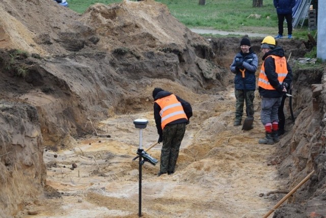 Biuro Poszukiwań i Identyfikacji Instytutu Pamięci Narodowej w Łodzi prowadzi prace archeologiczne na terenie dawnego cmentarza ewangelickiego przy ul. Rawickiej w Krotoszynie.