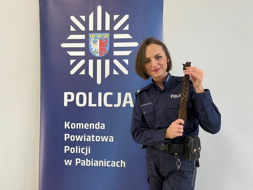Policjantka ścięła włosy na rzecz innych kobiet