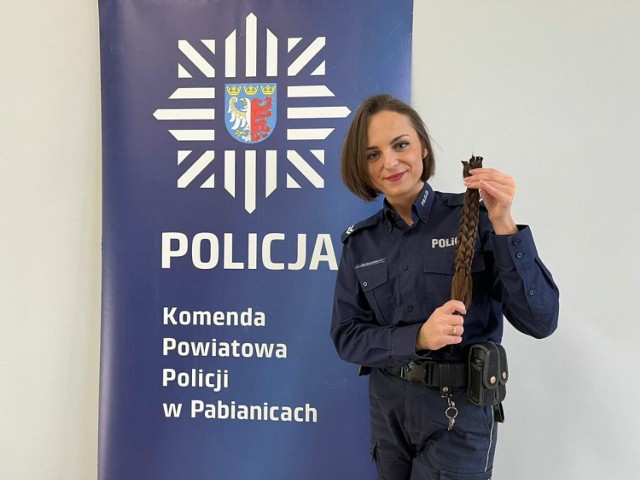 Policjantka ścięła włosy na rzecz innych kobiet