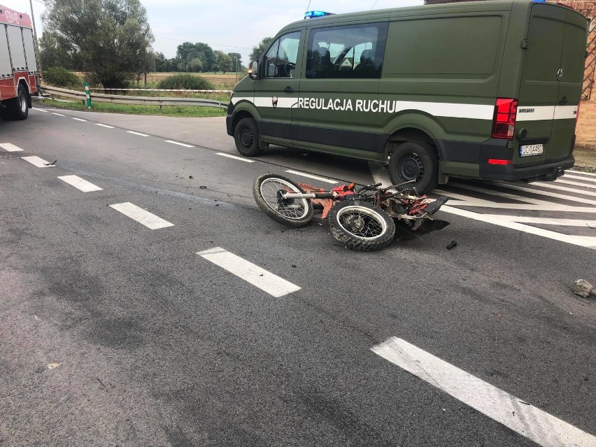 Wypadek na drodze krajowej nr 73 w Radwanie. 18-letni motocyklista uderzył w tira [ZDJĘCIA]