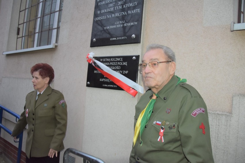 Harcerze seniorzy zakopali kapsułę pamięci  i odsłonili...