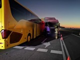 Poważny wypadek w Wielkopolsce. Na DK92 tir zderzył się z autobusem. Kilkanaście osób poszkodowanych! [ZDJĘCIA]