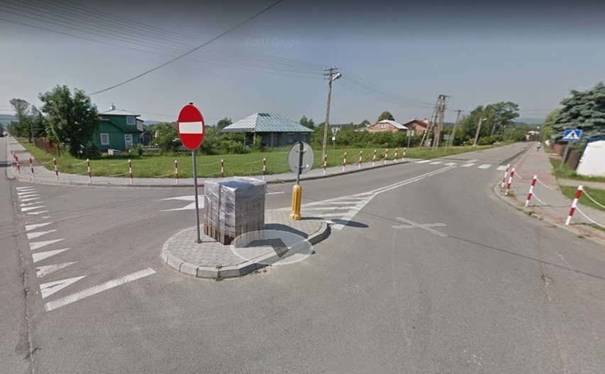 Kamery Google Street View na drogach powiatu uwieczniły miejsca, których już nie ma i ludzi w zaskakujących sytuacjach [ZDJĘCIA]