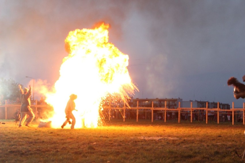 Europejskie Święto Bursztynu 2014 w Wieluniu. Bursztynowa Komnata, wyścigi rydwanów i spektakularny pokaz ognia. Tak było 8 lat temu