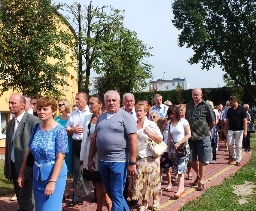 Procesja w parafii św. Józefa w dzielnicy fabrycznej...