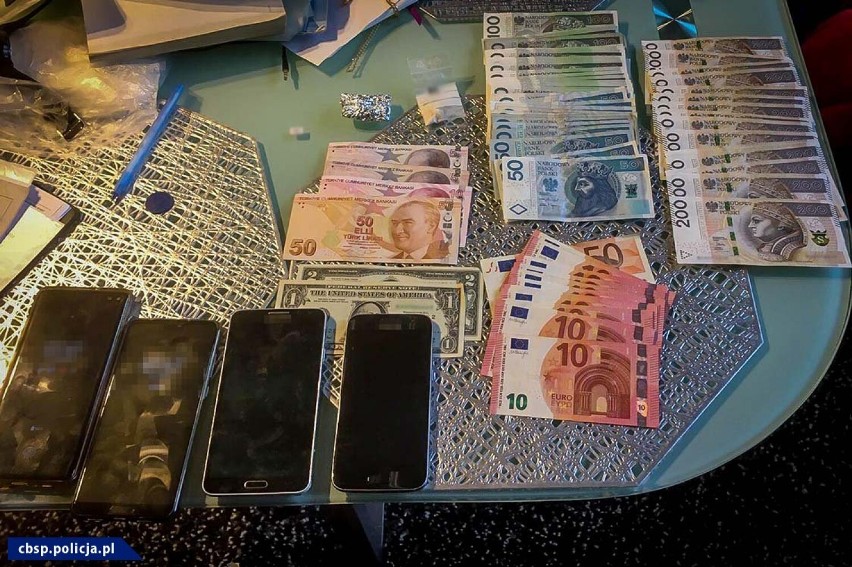 CBŚP rozbiło grupę przestępczą. Gang handlował narkotykami w Warszawie 