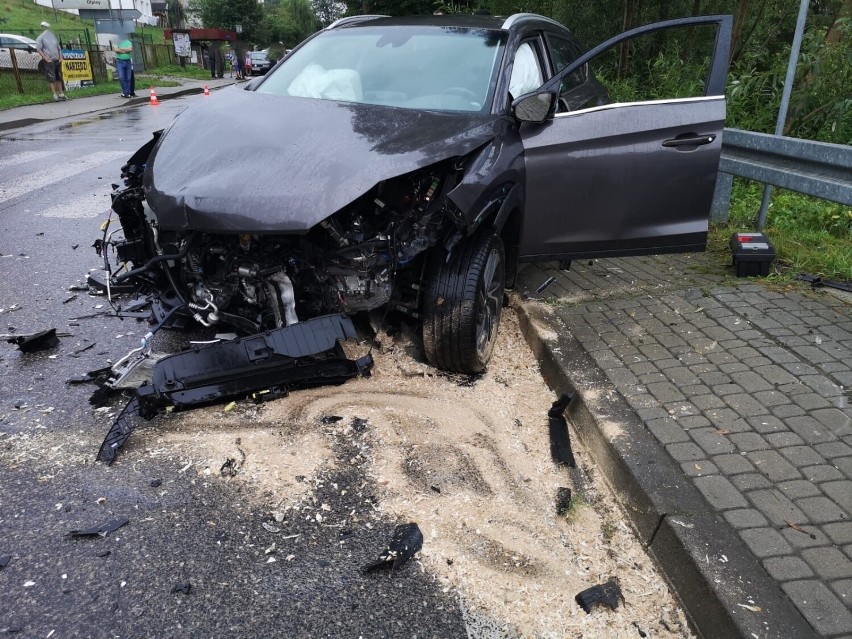 Do wypadku doszło w centrum Olszyn, obok mostu i przejścia...