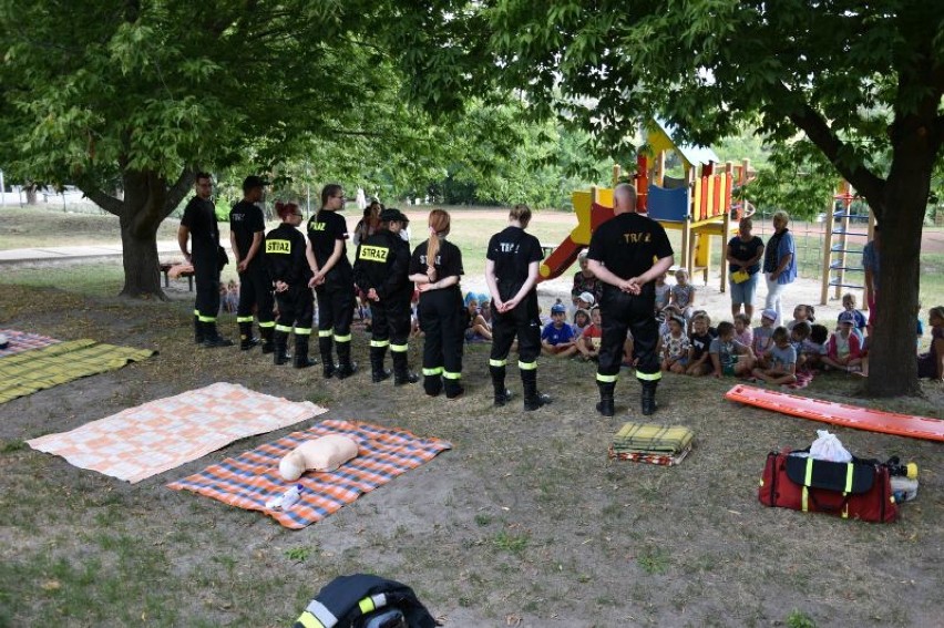 Strażacy urządzili pokaz przedszkolakom ze Słonecznej...