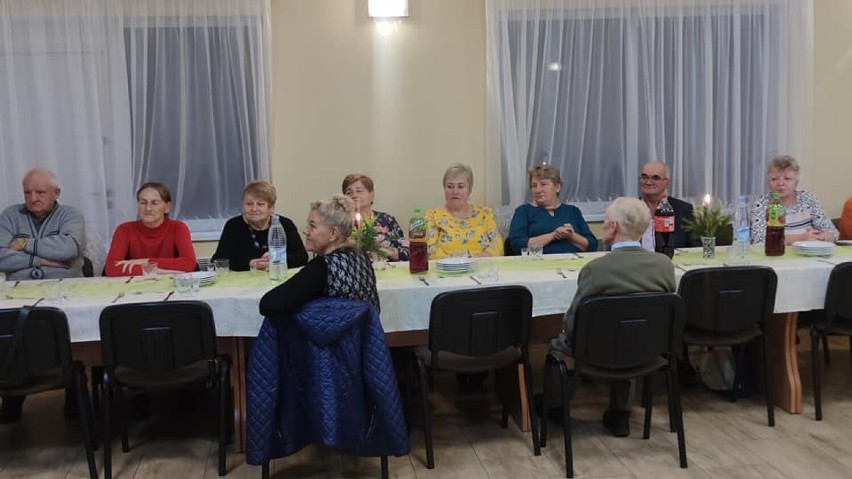 Spotkania andrzejkowe Klubów Seniora i KGW Liniewo. Mieszkańcy świetnie się bawili ZDJĘCIA