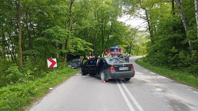 Gmina Żytno: Wypadek w Rędzinach, czołowe zderzenie 2 samochodów