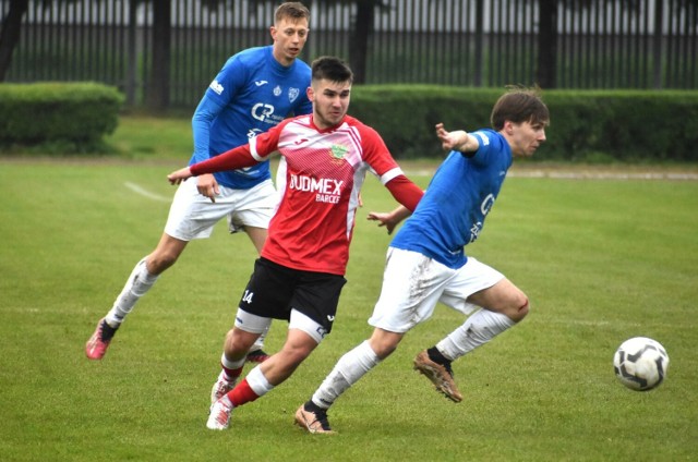 17-letni Igor Zieliński, mimo młodego wieku, bez przeszkód odnajduje się w seniorskim futbolu.