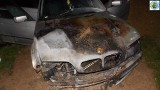 Spalenie osobowego bmw w podostrowskiej Dębnicy. Właściciel samochodu wie kto podłożył ogień ZDJĘCIA