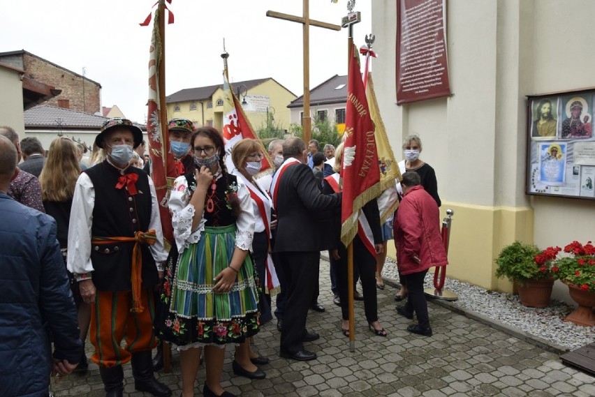 delegacja skierniewickiego oddziału NSZZ Solidarność przed...