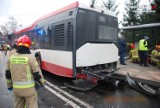 Osobówka zderzyła się z autobusem w Dąbrowie Górniczej. Auto było kradzione, a kierowca pijany!