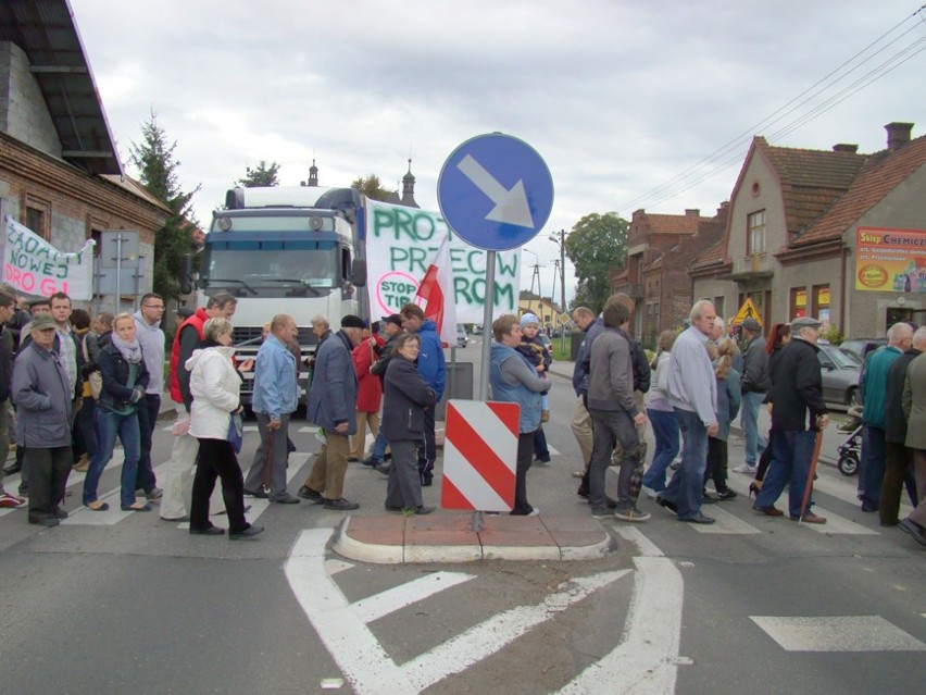 Blokada drogi w Spytkowicach. Zdesperowani mieszkańcy wyszli na drogę nr 44 [ZDJĘCIA]