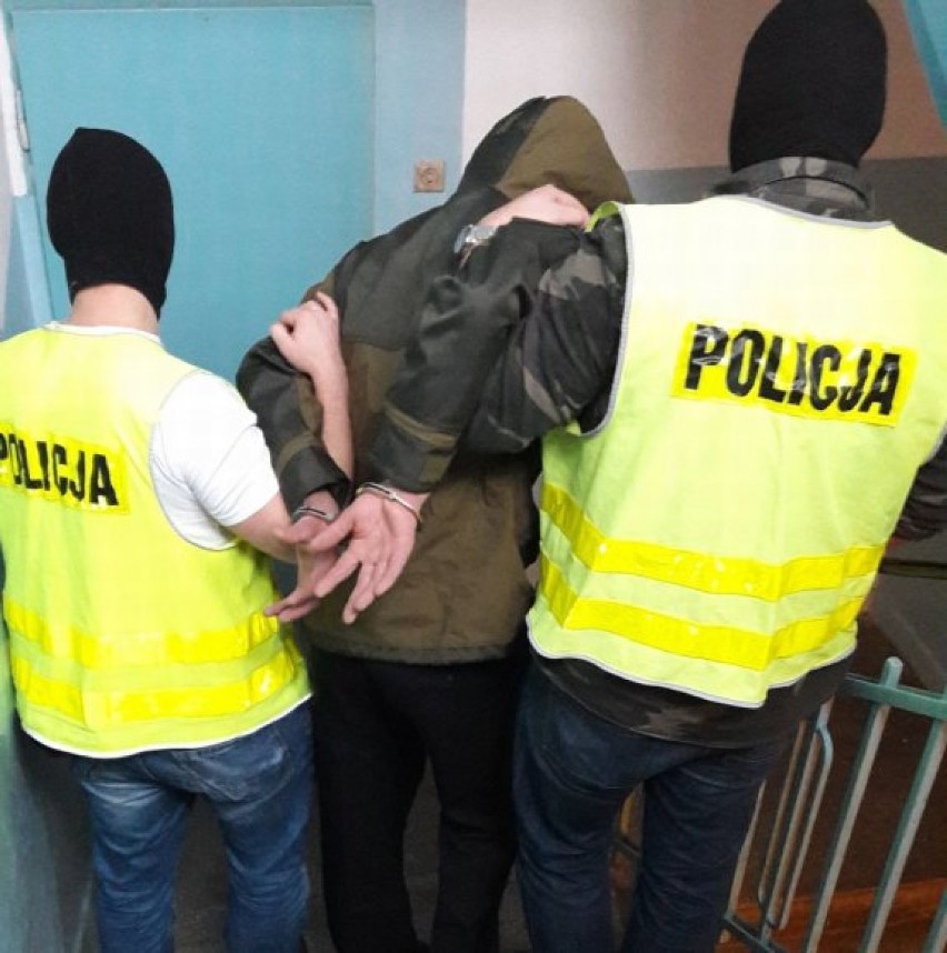 Bełchatów. Policjanci zatrzymali sprawców włamania i odzyskali skradziony towar
