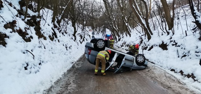 Do zdarzenia zostali zadysponowani strażacy z Jednostki Ratowniczo - Gaśniczej Państwowej Straży Pożarnej w Sandomierzu.