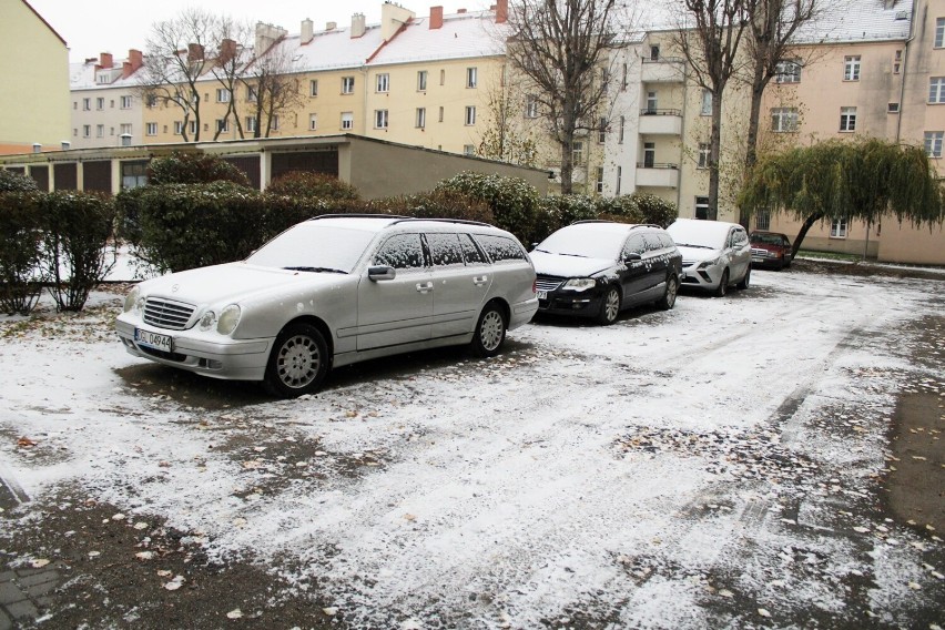 Kierowców czekało niestety nieco pracy z rana.