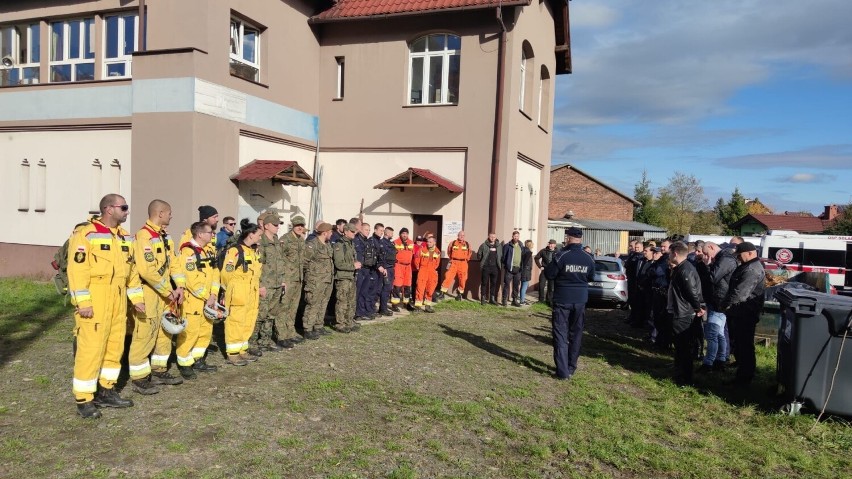 Mężczyzny poszukiwano w lesie na granicy woj. śląskiego i...