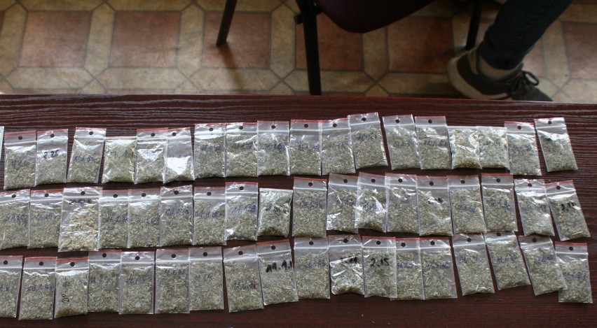 Policja z Rypina odkryła narkotykowy biznes [zobacz zdjęcia]