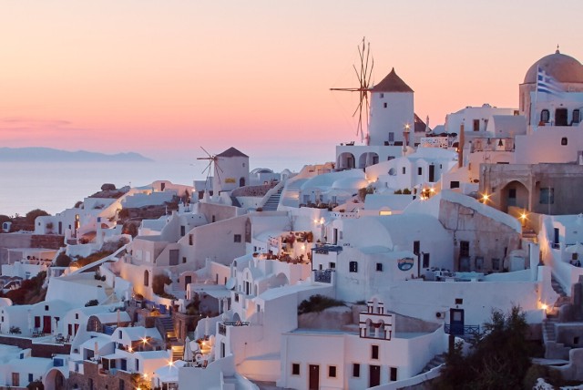 Chociaż wakacje w Grecji od lat cieszą się ogromną popularnością, wciąż część turystów jest zaskoczona panującym tam zwyczajami. Turystom często zdarza się popełniać gafy, których można łatwo uniknąć – oto rzeczy, o których warto wiedzieć przed greckim urlopem. 

CC BY-SA 2.0
