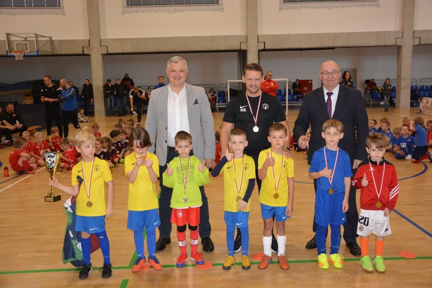 Pięcio- i sześcioletni piłkarze rozegrali turniej w Makowie