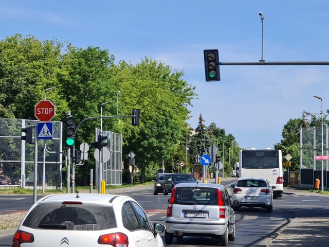 Detektor na skrzyżowaniu Trasy Prezydenta Władysława Raczkiewicza i Legionów powinien uwzględniać natężenie ruchu na każdej z ulic