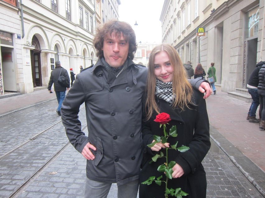 Dzień Kobiet 2013 w Krakowie: kwiatki na Rynku Głównym [ZDJĘCIA]