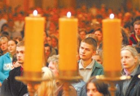 Białostoccy maturzyści modlili się na Jasnej Górze za swoich tragicznie zmarłych kolegów.  JAKUB MORKOWSKI