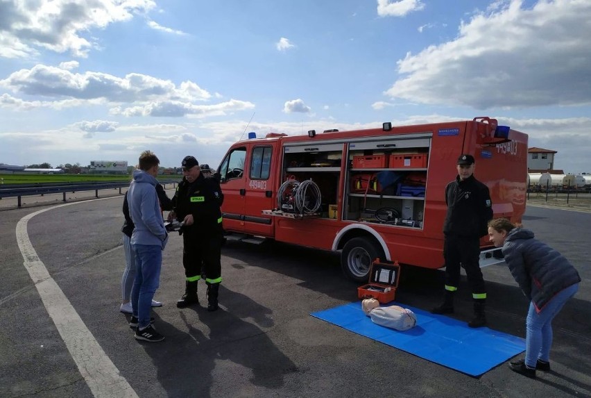 Akcja policji i strażaków na drodze krajowej nr 32 w Granowie! [ZDJĘCIA]